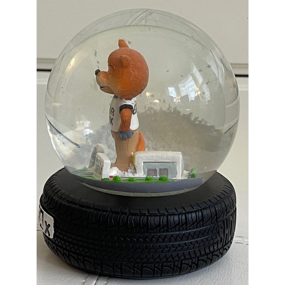 Auto Advantage Show Me The CarFax Dealer Snow Globe - Picture 4 of 6